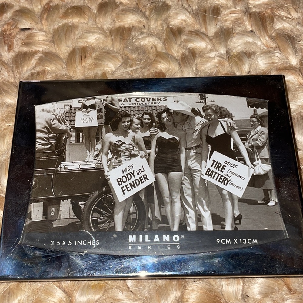 NWOT Milano silver toned desk table top picture frame 3x5